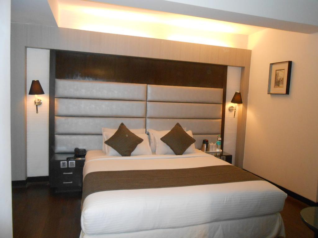 Southern Plaza Kolkata Eksteriør bilde